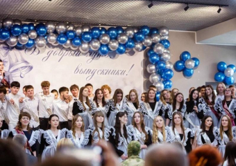 Последние звонки прозвенели для тысяч запорожских выпускников 