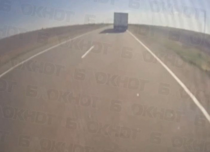 Появилось видео, где водитель фуры лихо увернулся от удара FPV-дрона в лобовуху в Запорожской области