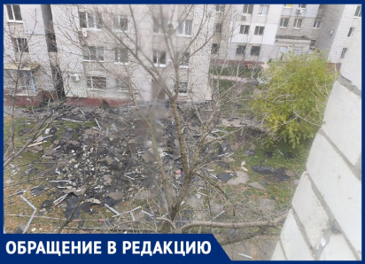 «Вопиющая халатность»: людей чуть не завалило мусором с крыши дома в Днепрорудном