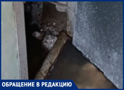 Говно затапливает подвал дома в Мелитополе: жители задыхаются от смердящей вони