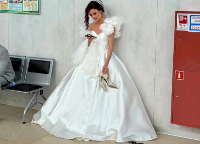 «Наконец-то замуж!»: актрису из Бердянска Мирославу Карпович заметили в свадебном платье