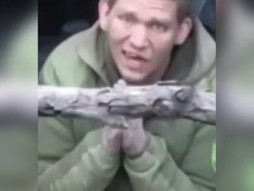 «Господи, спаси»: боевик ВСУ на коленях вымолил пощаду у дроновода ВС РФ на Запорожском фронте СВО