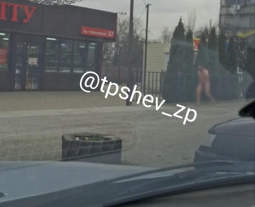 Пробежку голого мужчины по Запорожью сняли на видео