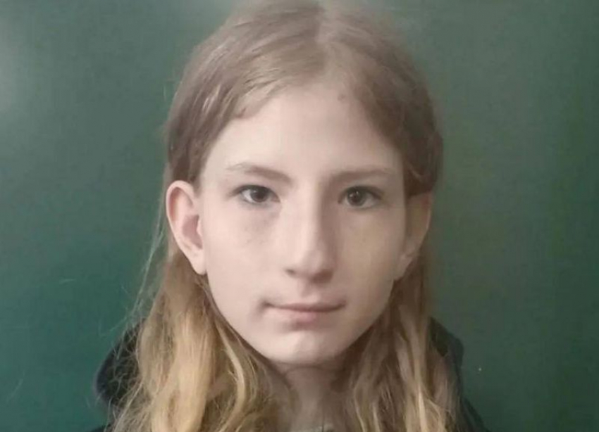 15-летняя девочка в синем топе и черных шортах ушла из дома и не вернулась в Мелитополе