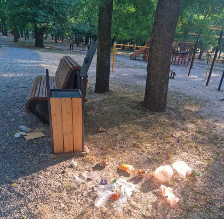 Превращающие “эко-парк” в свалку подростки возмутили жителей Мелитополя