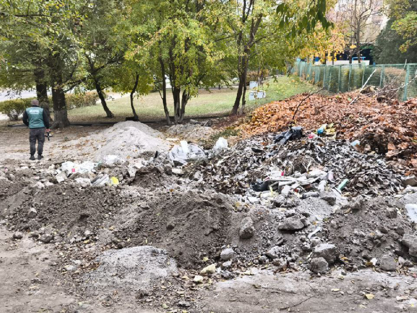 Дышать невозможно: запорожцы завалили мусором детский сад