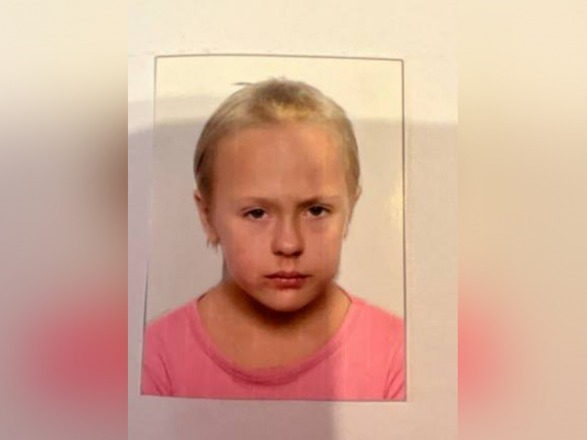 11-летняя девочка в темно-зеленой куртке внезапно исчезла в Мелитополе