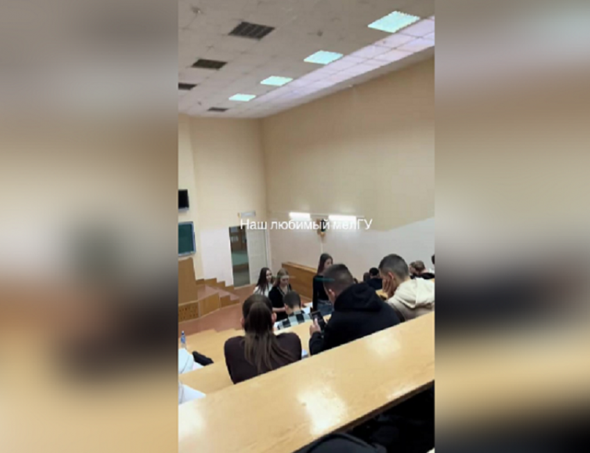 Студенты показали на видео протекающую крышу в аудитории Мелитопольского госуниверситета 