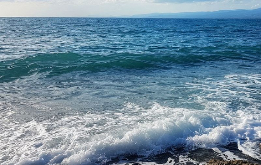 МЧС экстренно предупредило запорожцев о двухметровых волнах на Азовском море