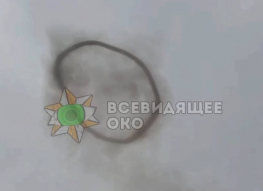 Огромное кольцо дыма заметили в небе над Запорожьем