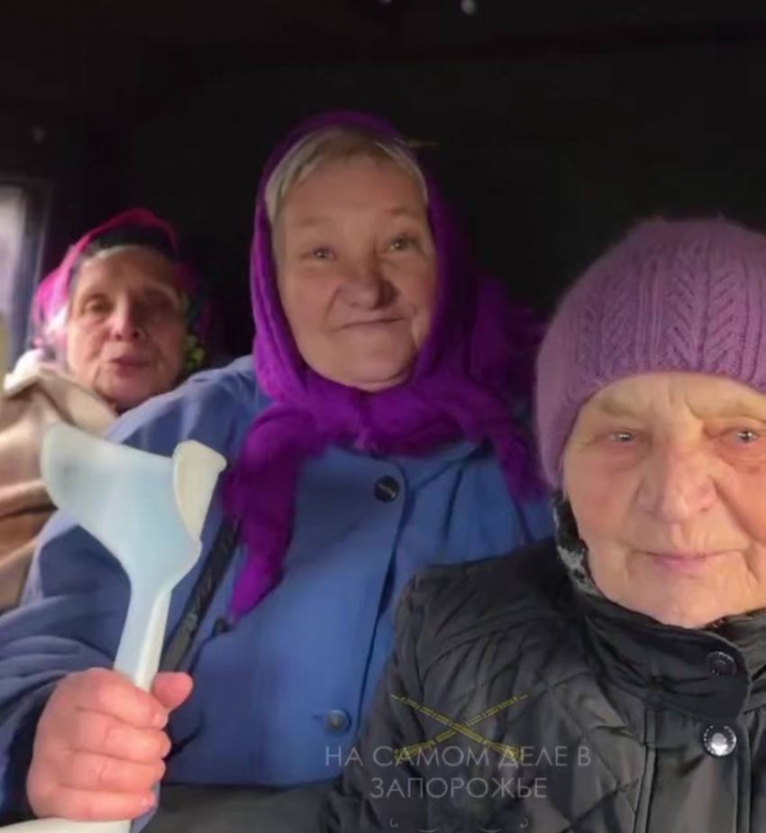 Новый украинский анекдот: появилось видео, как три бабушки 90 лет пешком вышли из Гуляйполя