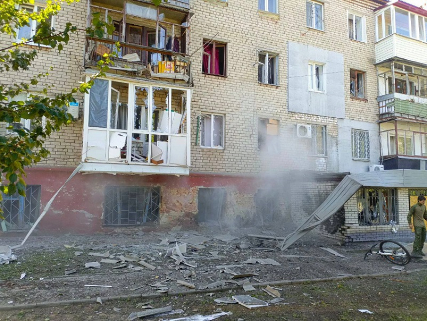 Ребёнок и 11 взрослых пострадали во время удара ВСУ по трехэтажке в Васильевке