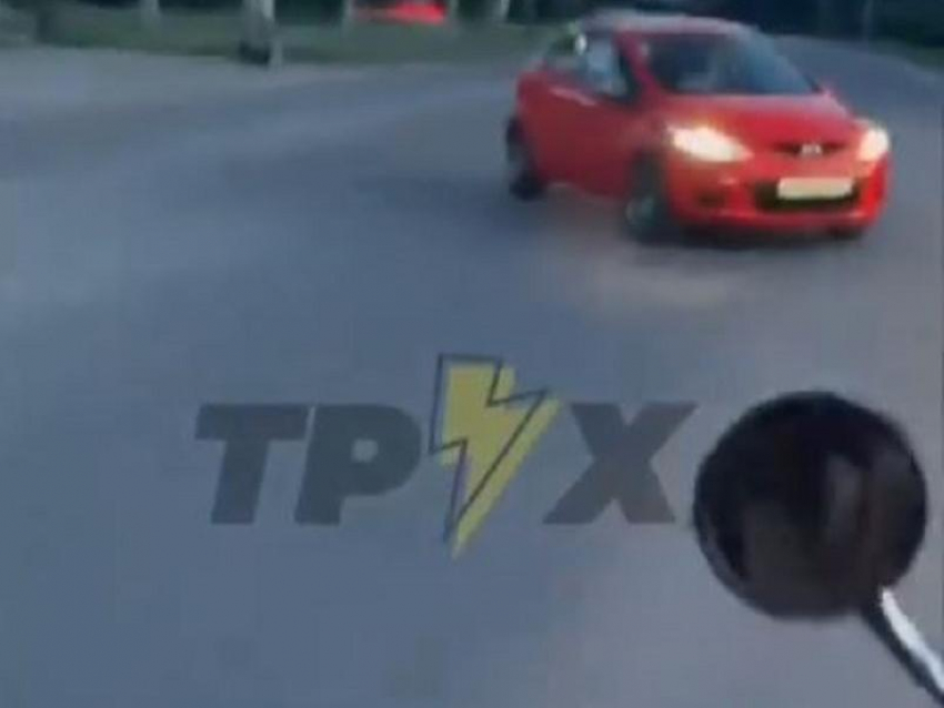 Момент жёсткого ДТП с мотоциклистом попал на видео от первого лица в Запорожье