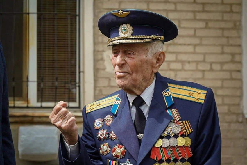 Ушел из жизни поднимавший флаг России над освобожденным Мелитополем ветеран ВОВ Капитонов