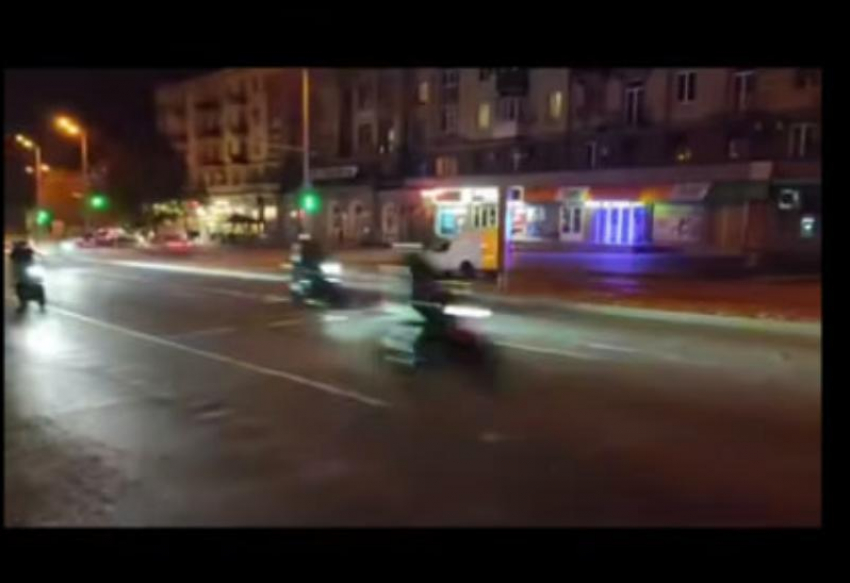 Жители Запорожья испугались шумных мотоциклистов во время угрозы БПЛА 