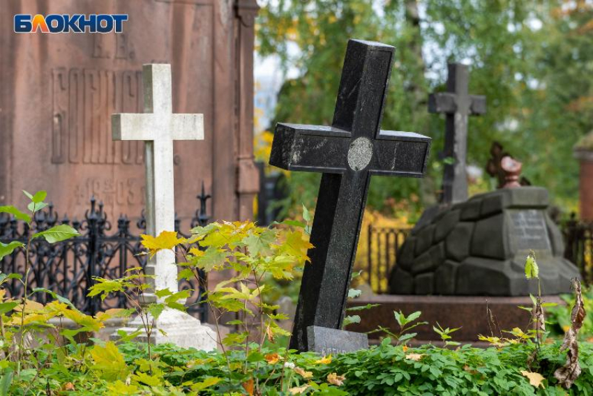 Запорожцам запретят посещать кладбища на Радоницу