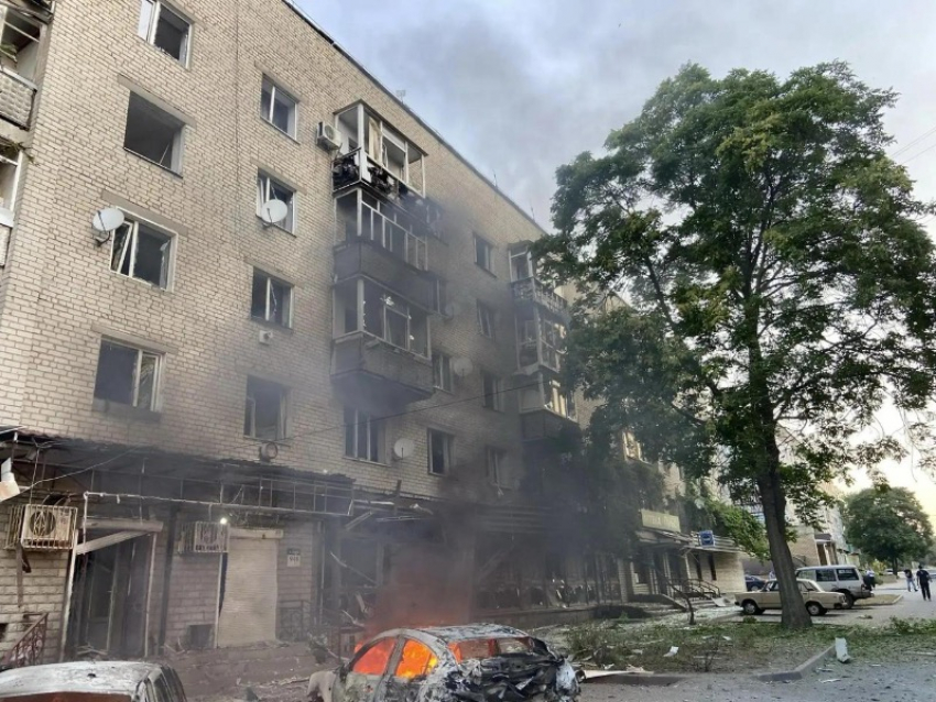 Украинский БПЛА ударил по жилому району в Токмаке: пострадала женщина