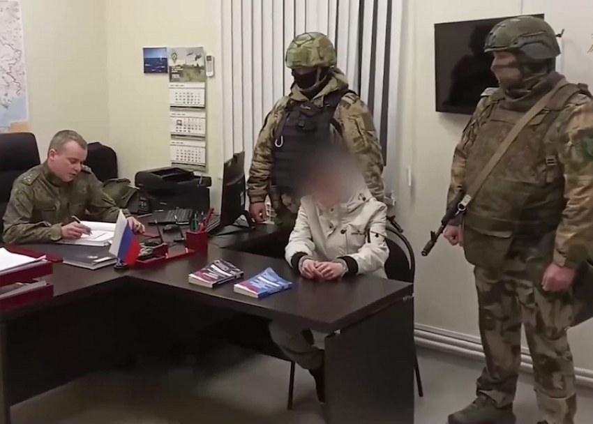 Жительница Бердянска на видео призналась в склонении подростка к употреблению наркотиков