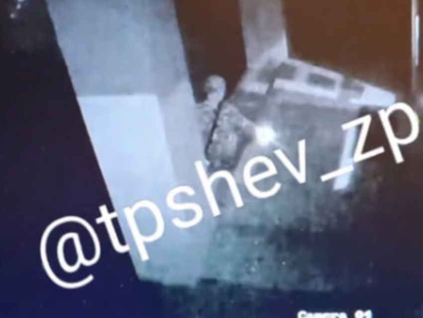 Неизвестный попытался подорвать вход в одну из городских школ Запорожья 