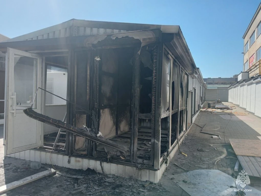 Батискаф сгорел на территории рынка в Мелитополе