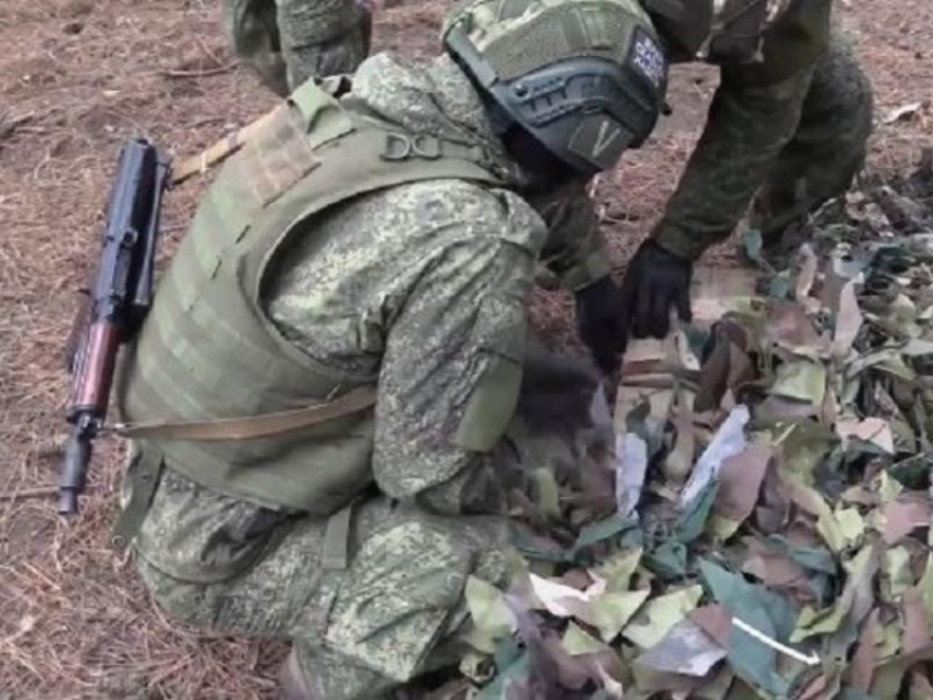 ВС РФ разнесли в щепки бронеавтомобиль ВСУ во время разгрузки боеприпасов в Запорожье