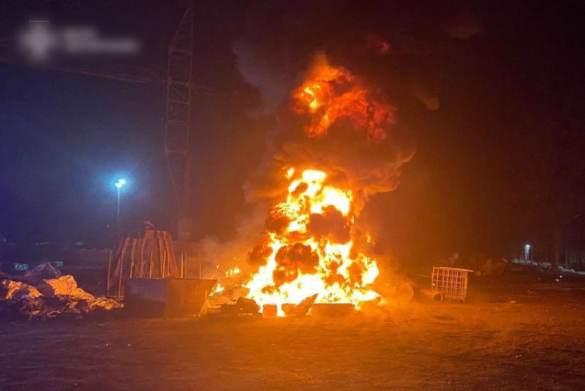 Пожар на запорожском заводе охватил почти 100 квадратных метров