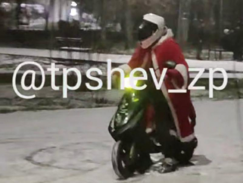 Снежный дрифт Деда Мороза сняли на видео в Запорожье