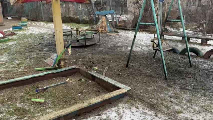 ВСУ сбросили с дрона боеприпас на детскую площадку в Васильевке