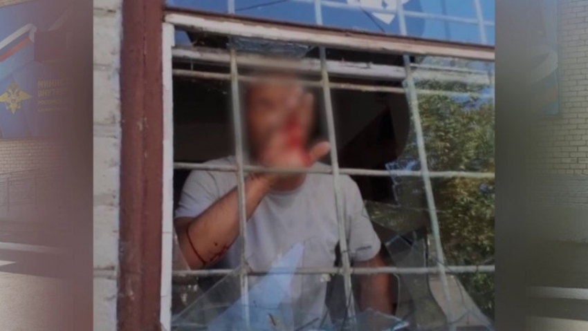 Полицейский рывком спас внезапно воспламенившегося мужчину в Токмаке