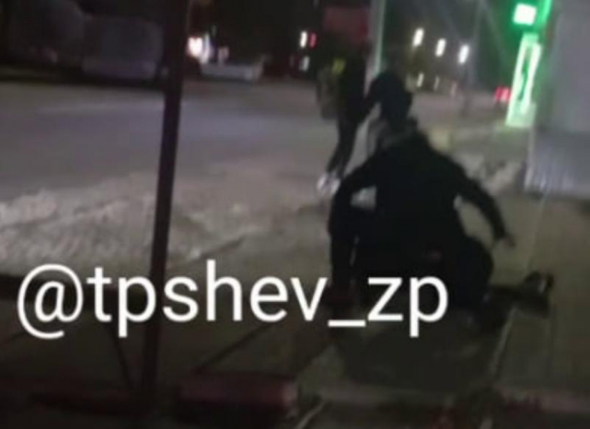 Запорожец отхлестал любовника жены на глазах у прохожих 