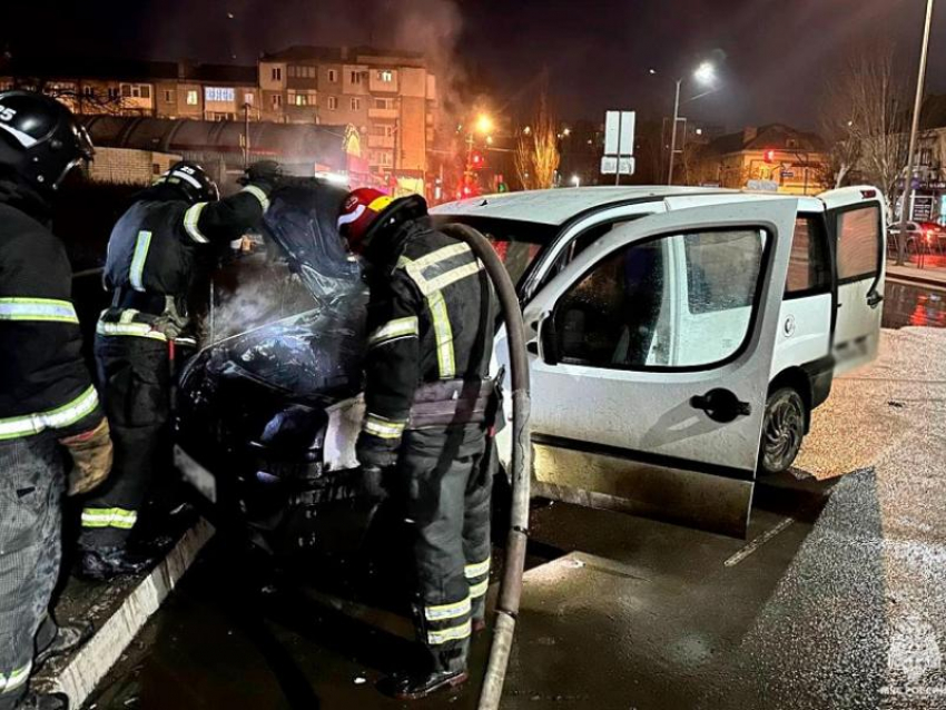 Легковушка сгорела посреди дороги в Бердянске: названа причина ЧП 