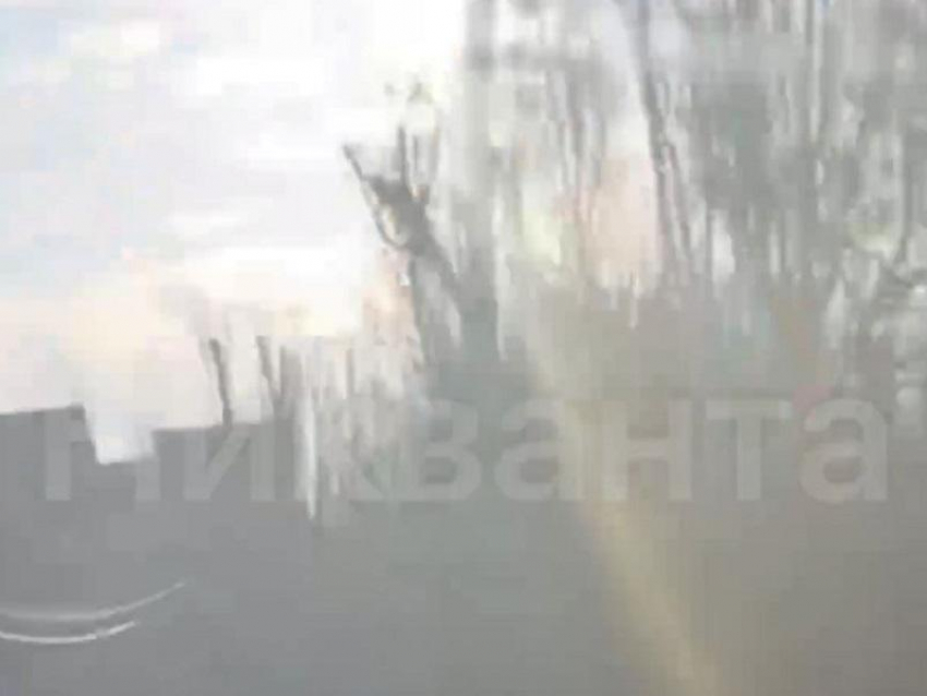Украинский дрон ударил по жилому кварталу в Мелитополе: появилось видео