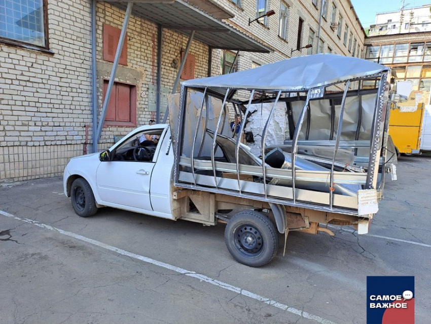 Опубликованы фото с места удара ВСУ по почтовой машине в Пологовском районе