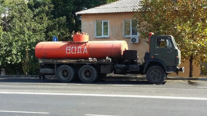 В Мелитополе организовали подвоз воды 10 августа: названы адреса и время