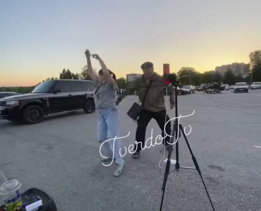 В Запорожье неизвестный мужчина избил ремнём тиктокершу