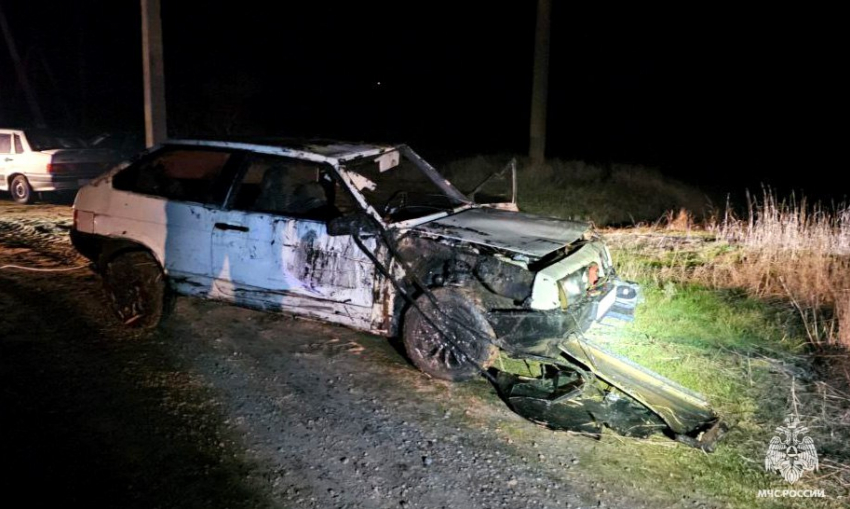 Спасатели достали со дна реки машину с трупом внутри в Акимовском районе