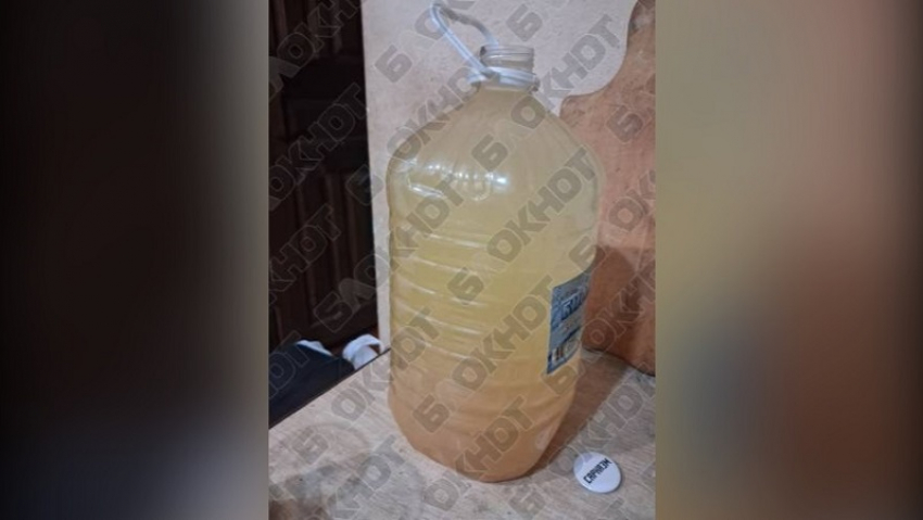 «Как готовить еду?»: жительница Токмака показала мутную воду из-под крана