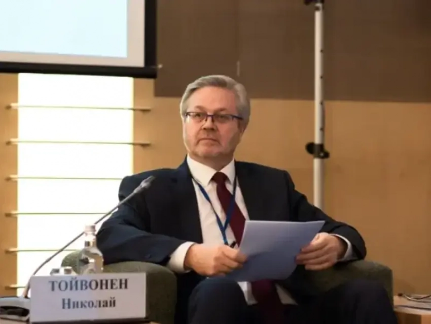 Скандалы, алкоголь и оскорбления: из-за чего Тойвонена могли уволить с поста ректора МелГУ