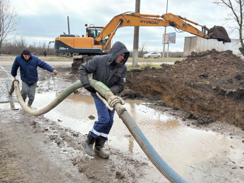 Стало известно, когда в Бердянск вернут воду после аварии на главном магистральном коллекторе