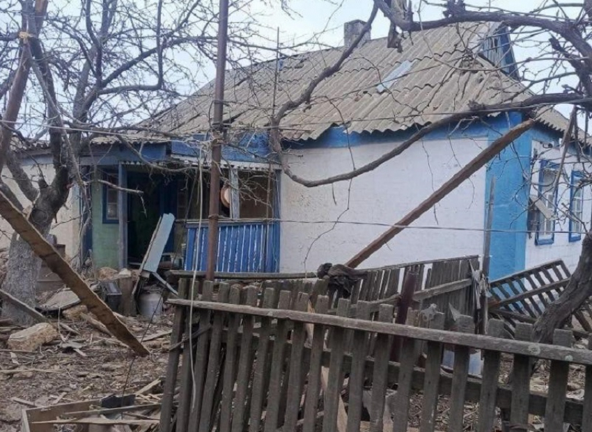 Появились фото последствий атак ВСУ на жилые дома в двух районах Запорожской области