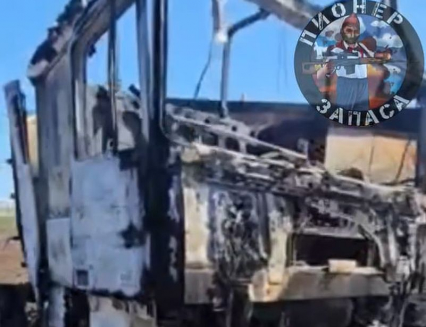 Выгорел дотла: ВСУ атаковали гражданский бензовоз на трассе в Запорожской области