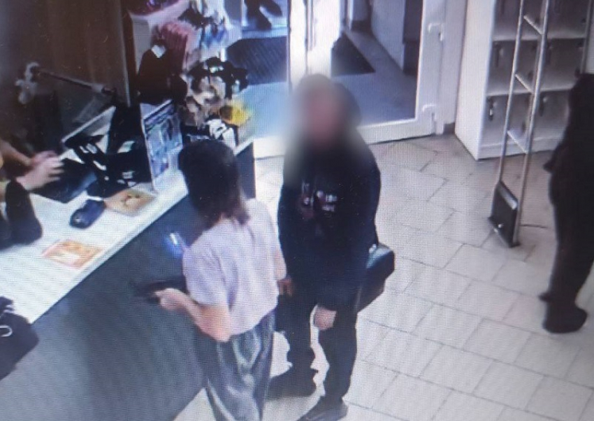 18-летний запорожец присвоил потерянный кошелёк с круглой суммой денег внутри и попал под дело