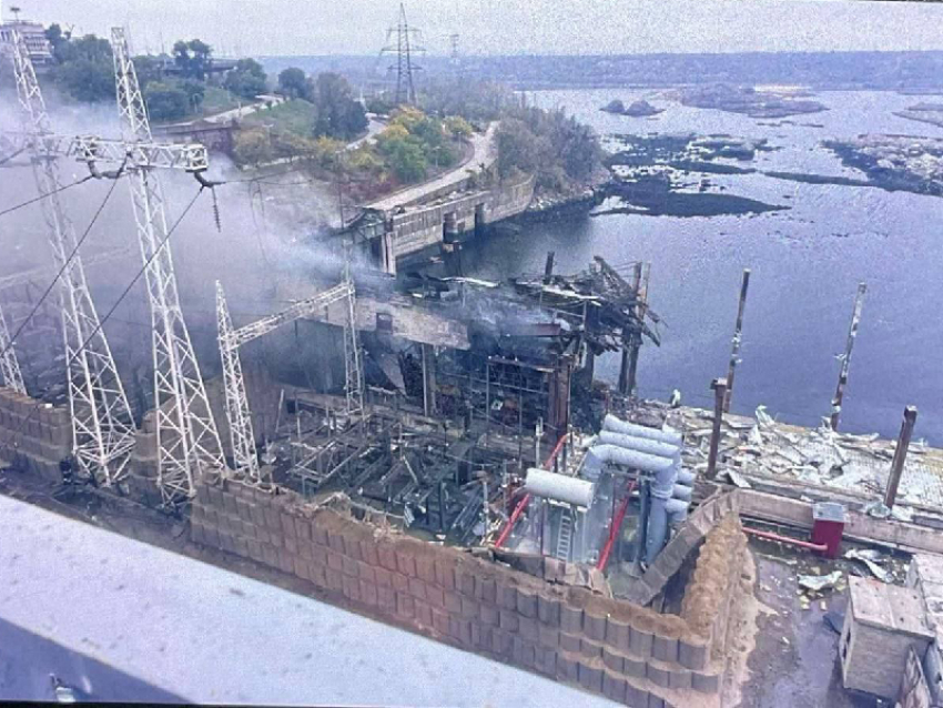 Машинное отделение ДнепроГЭС уничтожено после ударов в ночь на 10 октября