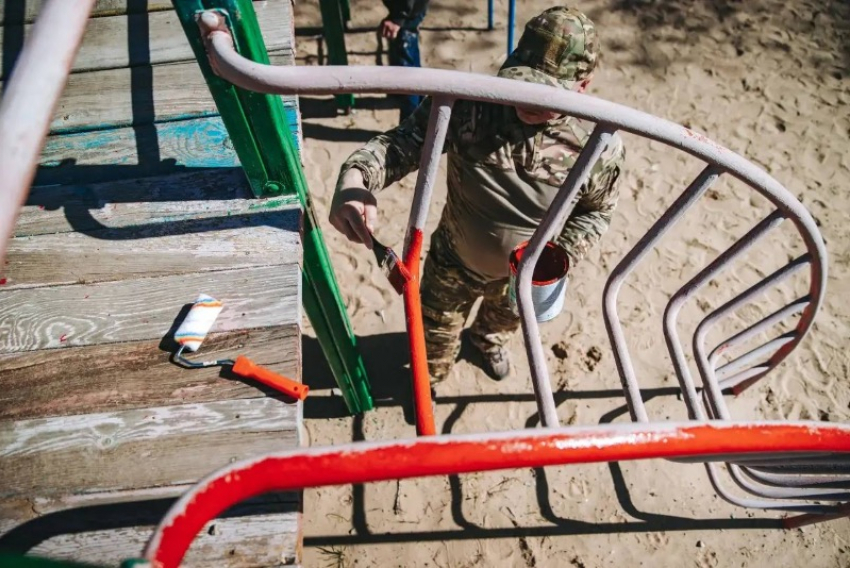 Детскую площадку отремонтировали в Энергодаре после многочисленных жалоб