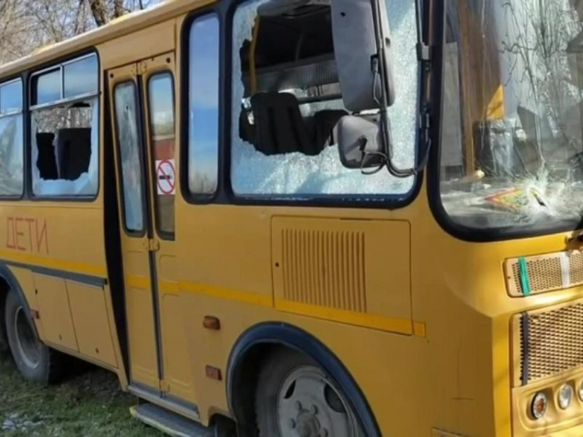 Опубликованы новые кадры чудовищной атаки ВСУ на школьные автобусы в Васильевке