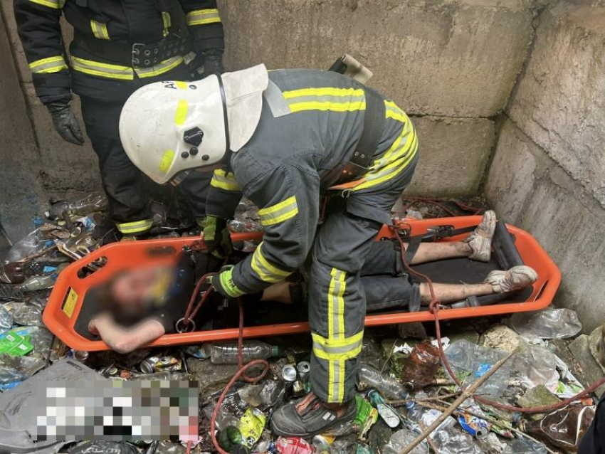Мужчина упал в подвал на глубину трех метров в Запорожье