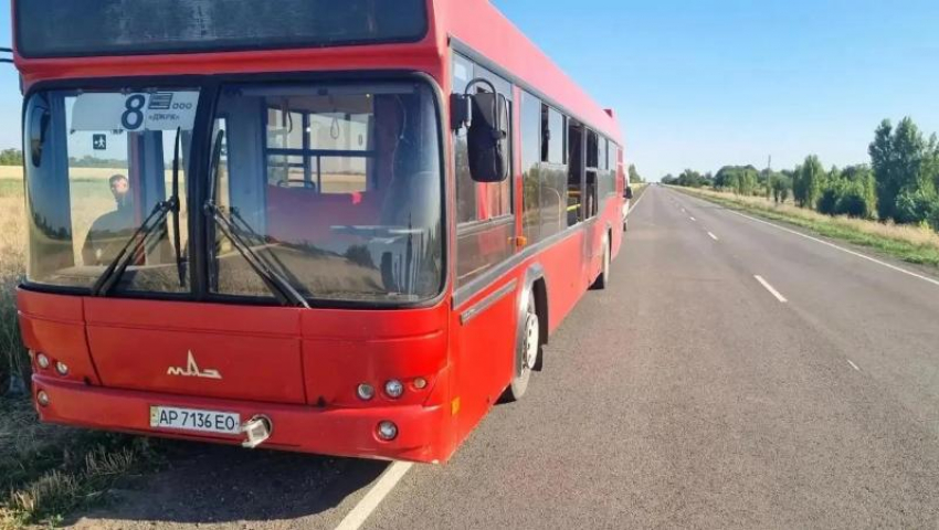Дроны ВСУ обрушились на автобус с сотрудниками ДЖРК под Малой Белозёркой