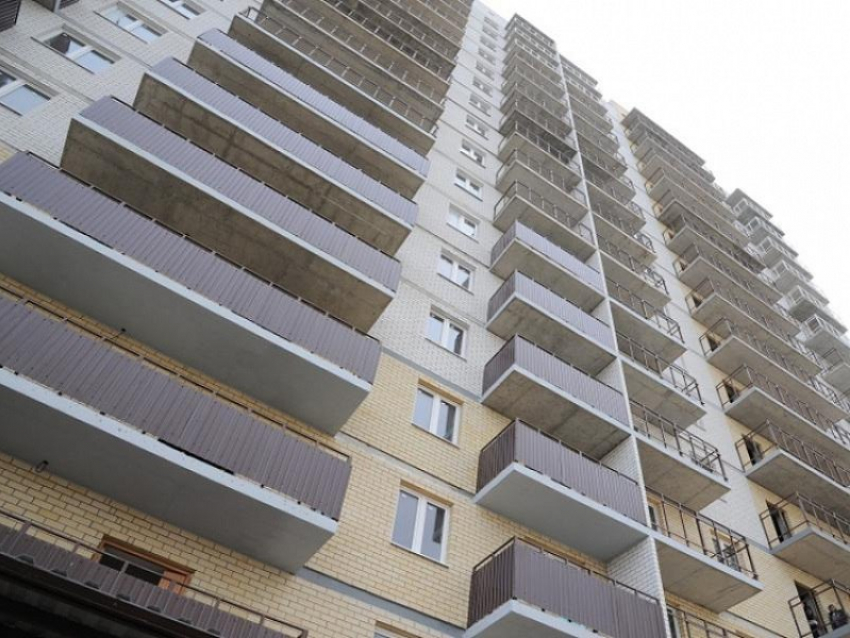 Пьяный бердянец случайно выбросил с балкона 38-летнюю любовницу