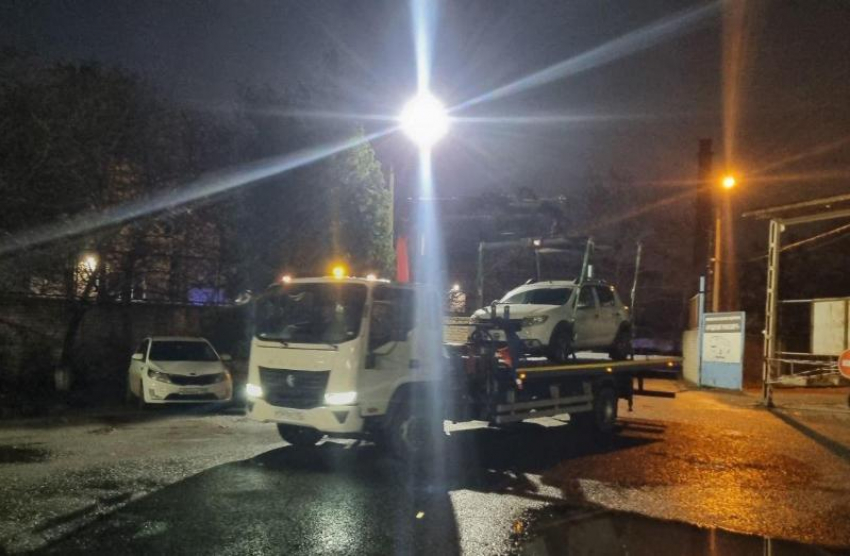 В Мелитополе начали эвакуировать неправильно припаркованные машины