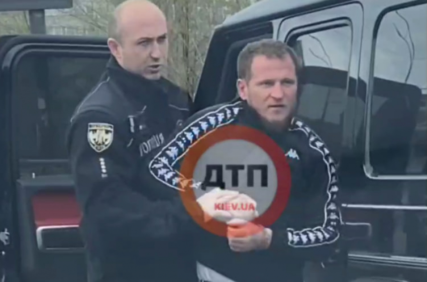 Любовница задержанного пьяным за рулём футболиста Алиева напала на полицию в Киеве
